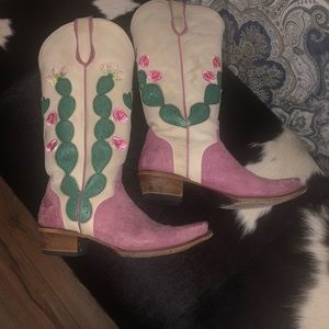 Junk Gypsy ladies suede/leather snip toe boots. Bone with pink and cactus.